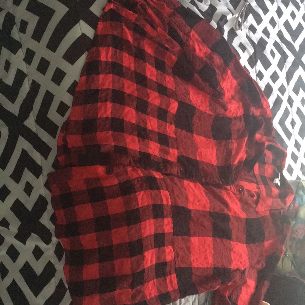 Long sleeve plaid shirt black and red